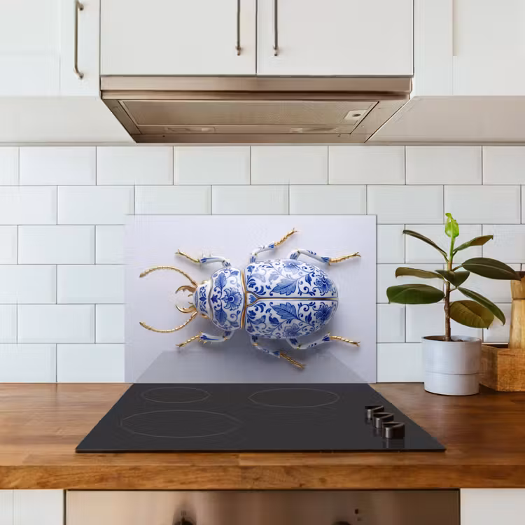 Kever - Delfts - Blauw - Goud keuken achterwand spatscherm klein -sfeer2