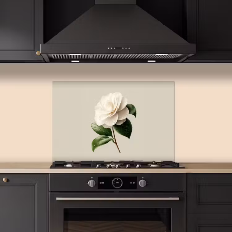 Cameliabloem - Wit - Groen keuken achterwand spatscherm klein -sfeer1