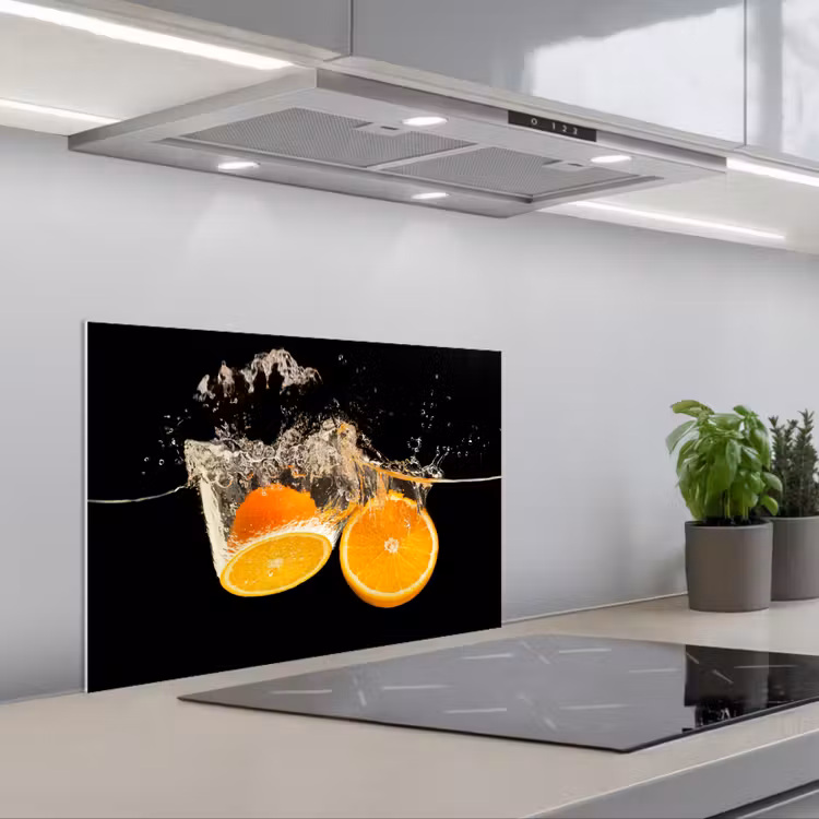 Sinaasappel - Stilleven - Water - Zwart - Fruit keuken achterwand spatscherm klein -3d_schuin