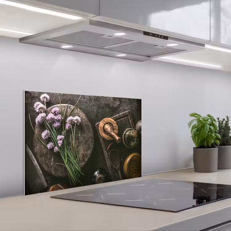 Bieslook Bloesem en Antieke Keukenwaren keuken achterwand spatscherm klein -3d_schuin