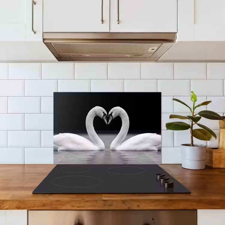 Zwanen - Hart - Zwart - Wit keuken achterwand spatscherm klein -sfeer2