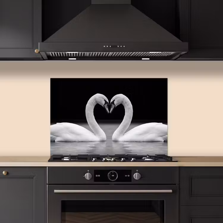Zwanen - Hart - Zwart - Wit keuken achterwand spatscherm klein -sfeer1
