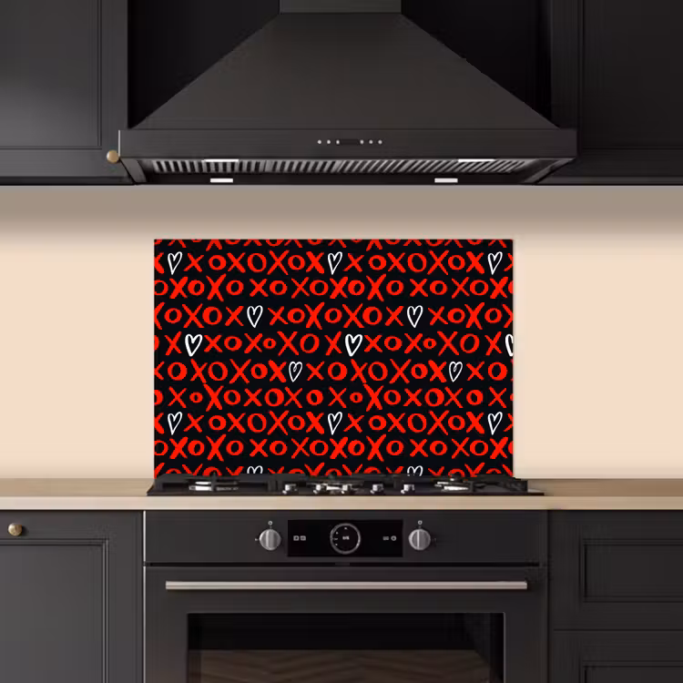 Zwart - Rood - Contrast - Liefde keuken achterwand spatscherm klein 900 -sfeer1