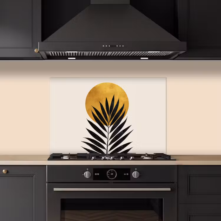 Zwart palmblad - Gouden cirkel - Beige achtergrond keuken achterwand spatscherm klein -sfeer1