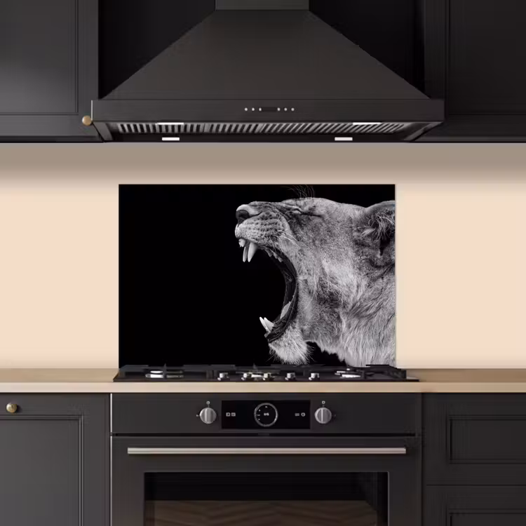 Dieren - Leeuw - Zwart - Wit - Portret keuken achterwand spatscherm klein -sfeer1