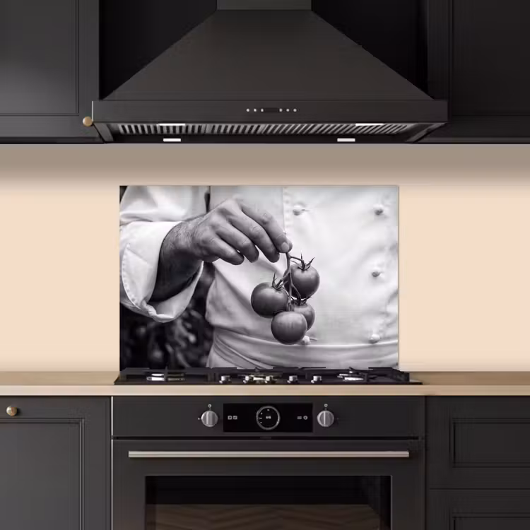 Tomaten - Chef - Zwart - Wit keuken achterwand spatscherm klein -sfeer1
