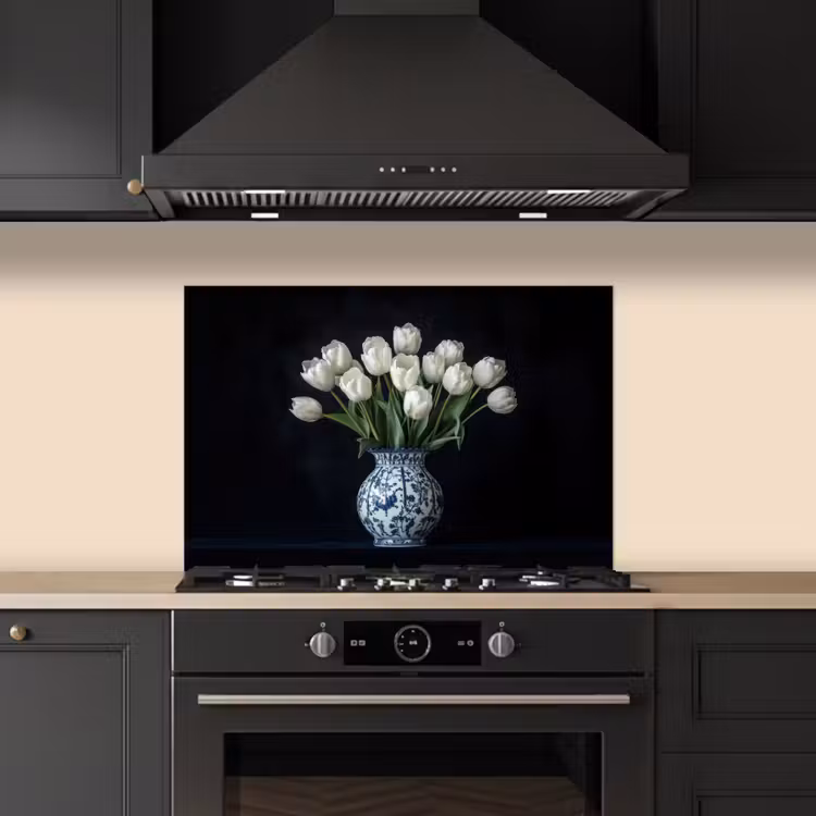 Wit - Bloemen - Tulpen - Vaas keuken achterwand spatscherm klein -sfeer1