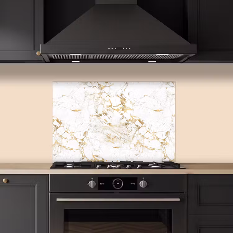 Wit - Marmer - Luxe - Goud keuken achterwand spatscherm klein 900 -sfeer1