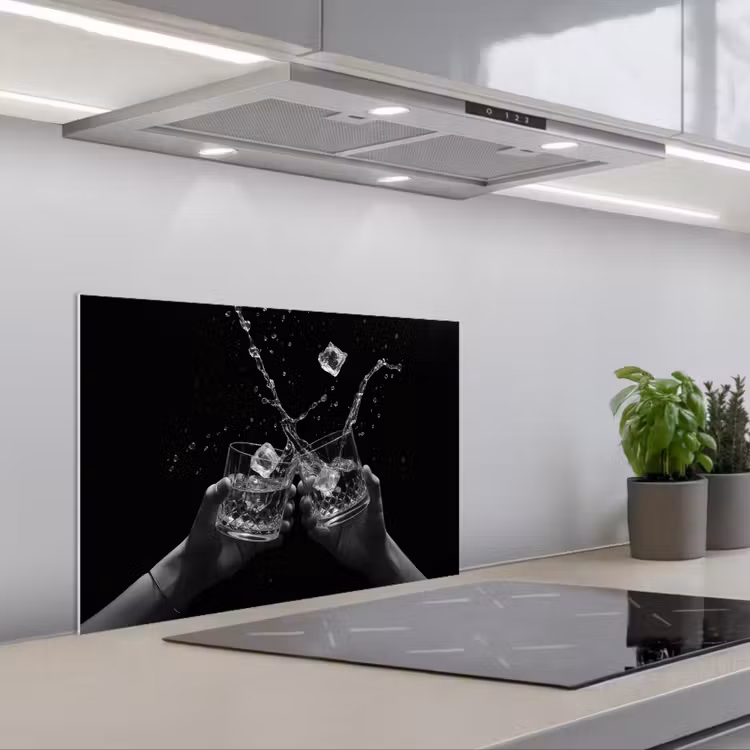 Whiskyglazen - Ijs - Spetters - Zwart keuken achterwand spatscherm klein -3d_schuin
