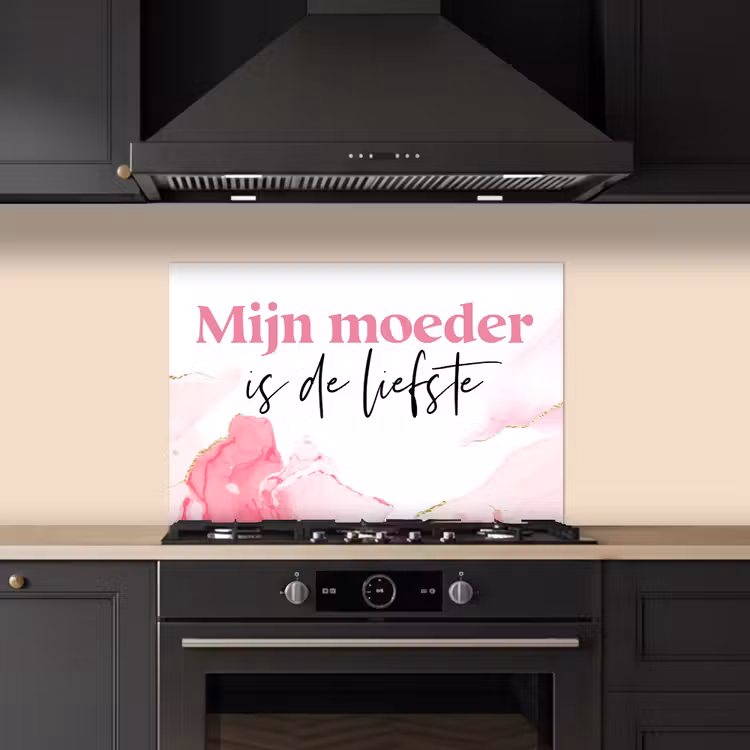 Quote - Mama - Mijn moeder is de liefste - Roze keuken achterwand spatscherm klein -sfeer1