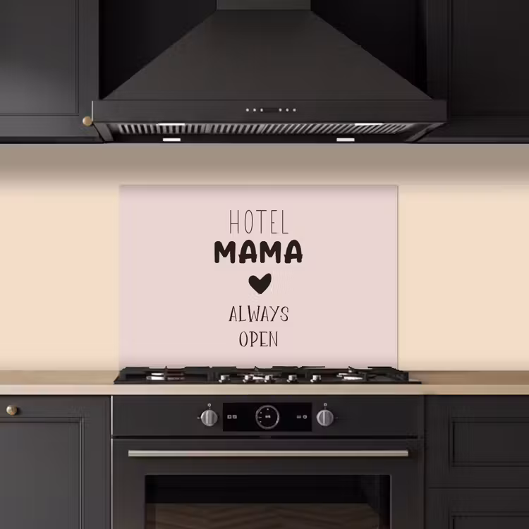 Quotes - Spreuken - Hotel mama always open - Mama keuken achterwand spatscherm klein -sfeer1