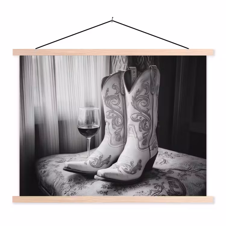 Wijn - Cowboylaarzen - Raamlicht - Wit textielposter latten blank klein -3d