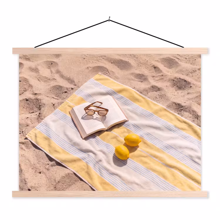 Boek - Zonnebril - Strand - Zomer - Geel textielposter latten blank klein -3d