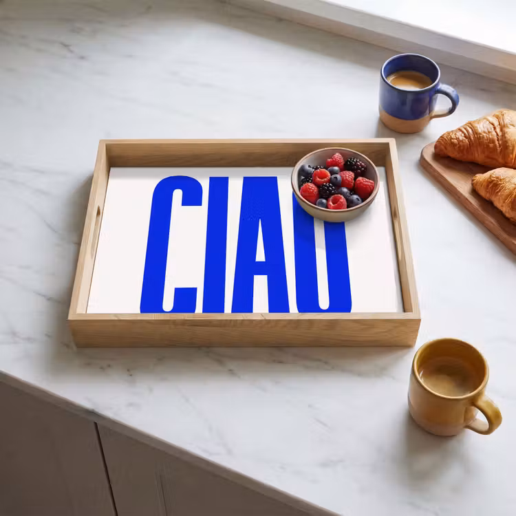 Ciao - Hoofdletters - Blauw - Minimalistisch Dienblad Rechthoek middel -sfeer2