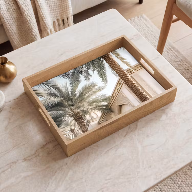 Gebouw - Palmbomen - Beige - Zon Dienblad Rechthoek middel -sfeer1