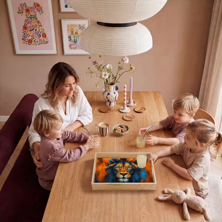 Schilderij - Leeuwenkop - Oranje Dienblad Rechthoek middel -sfeer4