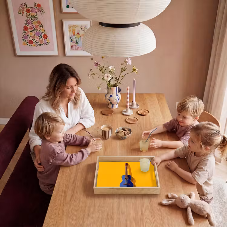 Gitaar - Akoestisch - Minimalistisch - Geel Dienblad Rechthoek middel -sfeer4