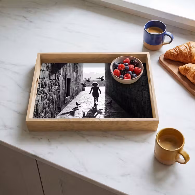 Kind - Vogel - Straat - Zwart-wit - Spelen Dienblad Rechthoek middel -sfeer2
