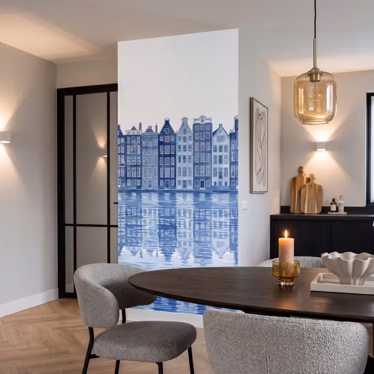Aquarel - Grachtenpanden - Delfts - Blauw Behang Vlies klein -sfeer3