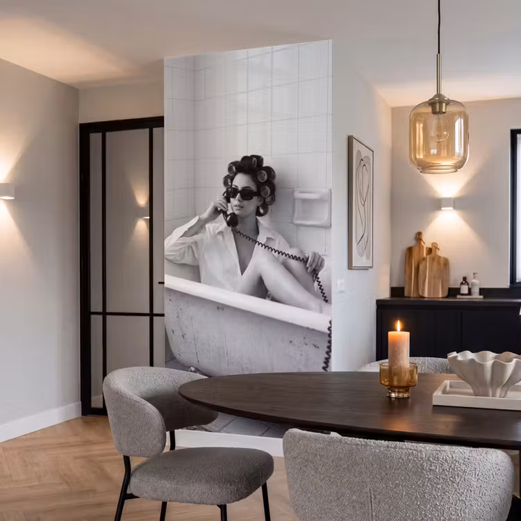 Bad - Vrouw - Zwart - Wit Behang Vlies klein -sfeer3