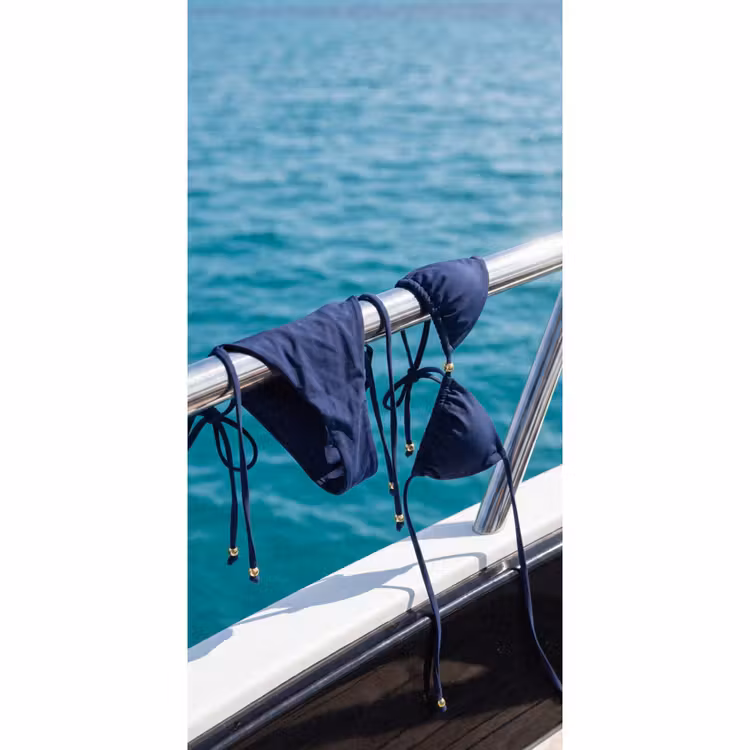 Bikini - Reling - Zee - Zomer - Blauw Behang Vlies klein -3d_website