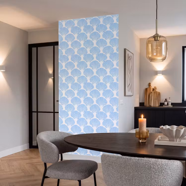 Blauw - Wit - Schelpen - Grafisch - Structuur Behang Vlies klein 1076 -sfeer3