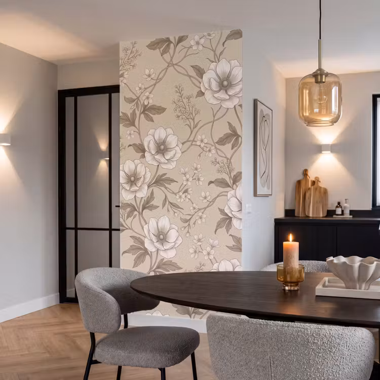 Bloemen - Patroon - Beige Behang Vlies klein -sfeer3