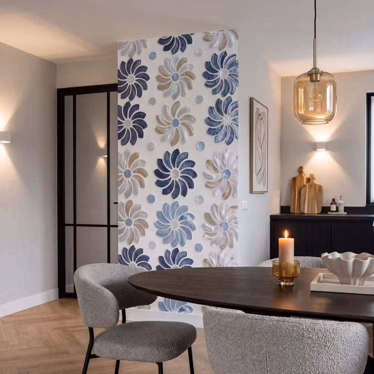 Bloemen - Parelmoer - Abstract - Patroon - Blauw Behang Vlies klein -sfeer3