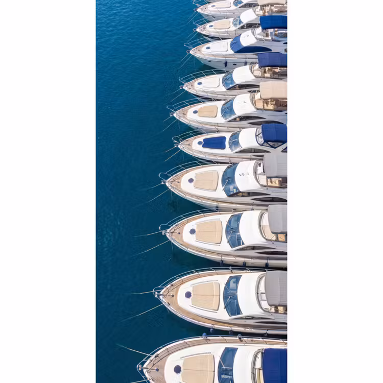 Boot - Jachthaven - Water - Zomer - Blauw Behang Vlies klein -3d_website