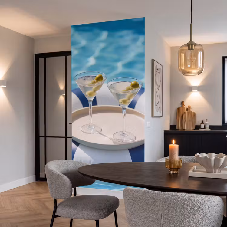 Cocktail - Zwembad - Zomer - Blauw Behang Vlies klein -sfeer3