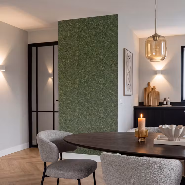 Donker - Groen - Krullend - Botanisch Behang Vlies klein 1076 -sfeer3