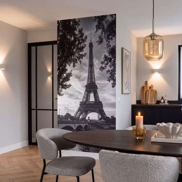 Eiffeltoren - Parijs - Rivier - Architectuur - Zwart-wit Behang Vlies klein -sfeer3