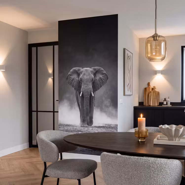 Olifant - Zwart - Wit - Rook Behang Vlies klein -sfeer3