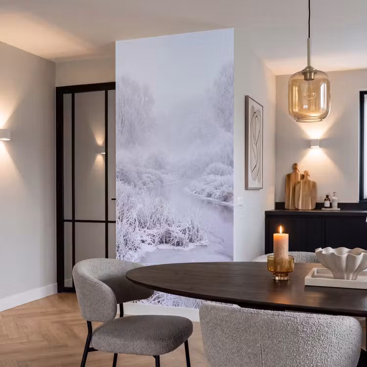 Rivier - Sneeuw - Bos - Winter - Schilderachtig Behang Vlies klein -sfeer3