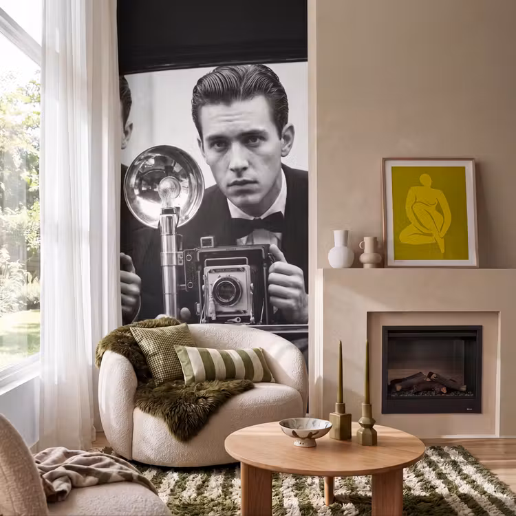 Fotograaf - Camera - Vintage - Journalistiek - Zwart-wit Behang Vlies klein -sfeer2