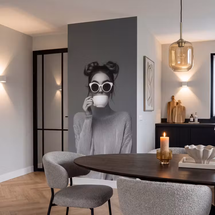 Vrouw - Koffie - Zwart - Wit Behang Vlies klein -sfeer3