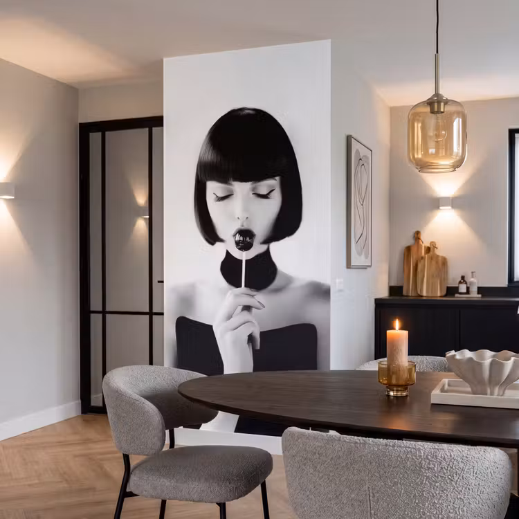 Vrouw - Lolly - Zwart - Wit Behang Vlies klein -sfeer3