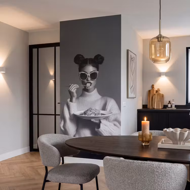 Vrouw - Pasta - Zonnebril Behang Vlies klein -sfeer3