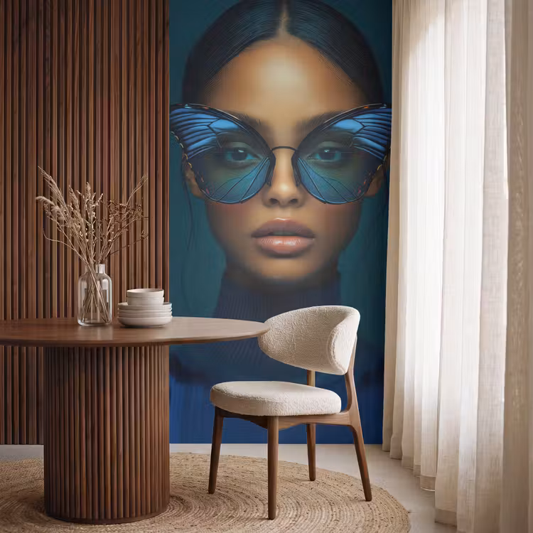 Vrouw - Vlinder - Bril - Blauw - Modern - Portret Behang Vlies klein -sfeer1