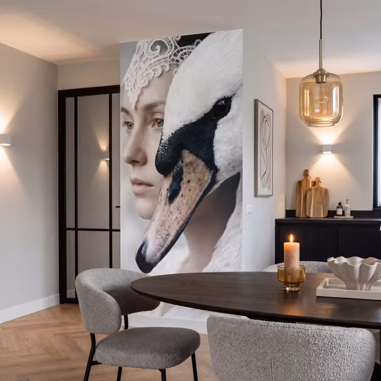 Vrouw - Zwaan - Wit Behang Vlies klein -sfeer3
