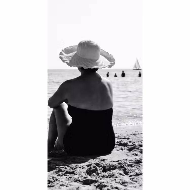 Frauen - Sonnenhut - Strand - Schwarz - Weiß Behang Vlies klein -3d_website