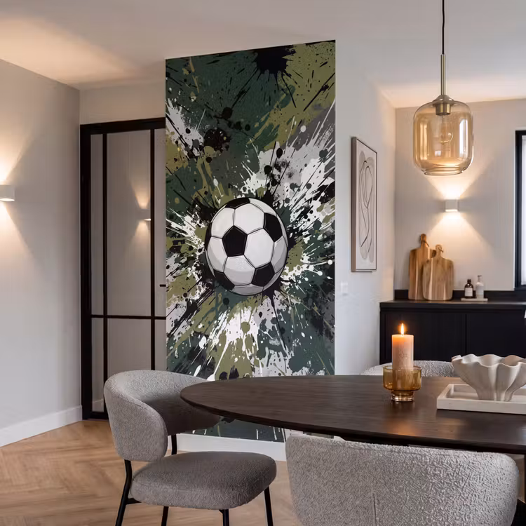 Voetbal - Verf - Spetters - Groen Behang Vlies klein -sfeer3