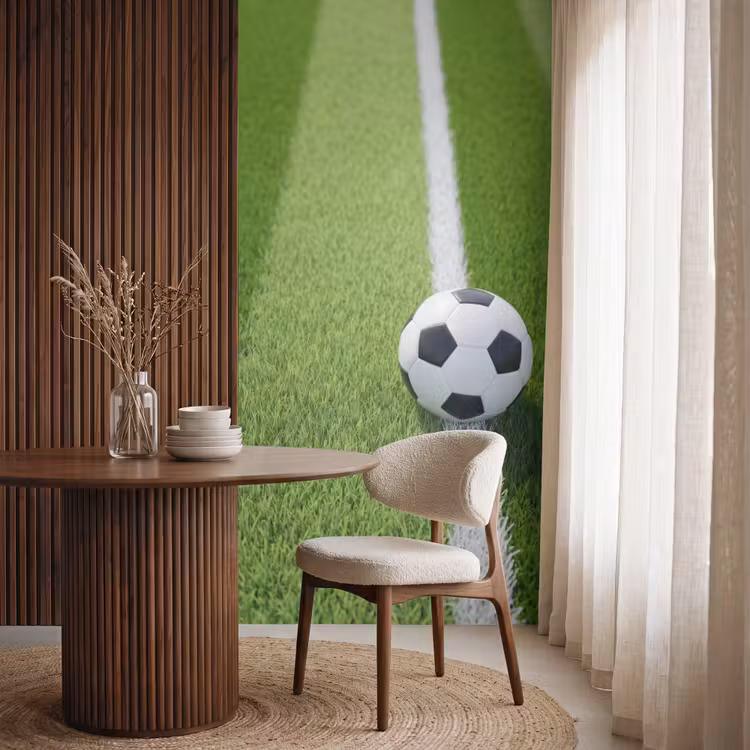 Voetbal - Grasveld - Sport - Groen Behang Vlies klein -sfeer1