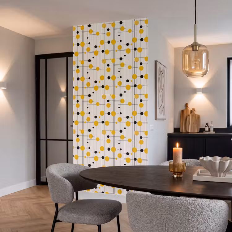 Geometrisch - Retro - Lijnen - Okergeel - Zwart Behang Vlies klein 1076 -sfeer3