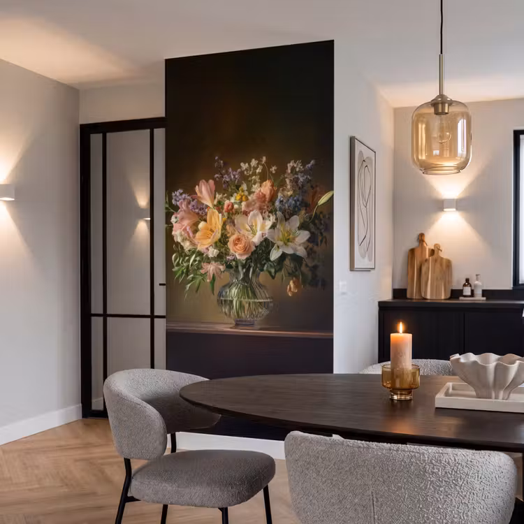 Glazen - Bloemen - Boeket - Kleuren Behang Vlies klein -sfeer3