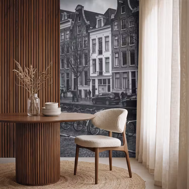 Huis - Gracht - Amsterdam - Architectuur - Zwart-wit Behang Vlies klein -sfeer1