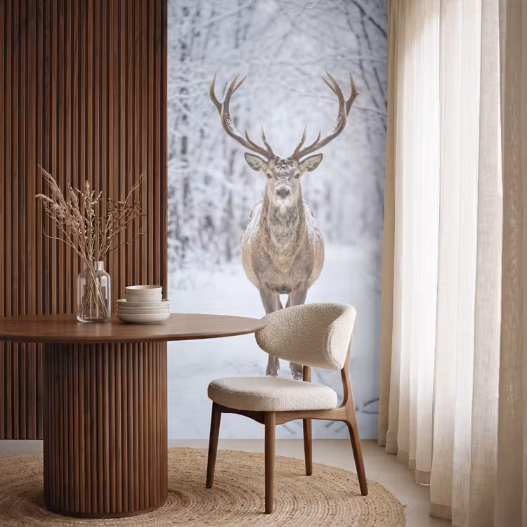 Hert - Winter - Bos - Natuur - Wit Behang Vlies klein -sfeer1