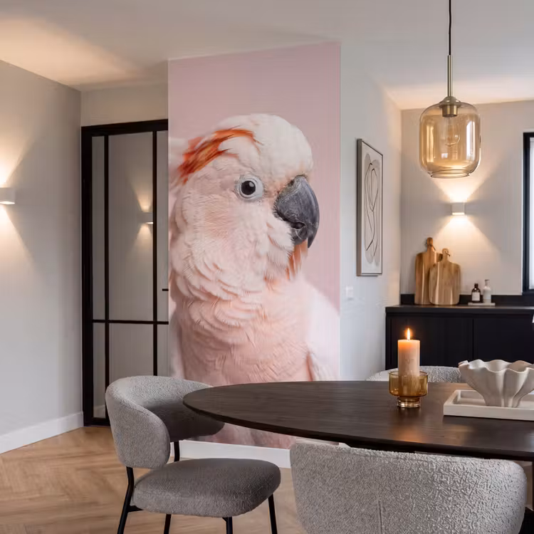 Kaketoe - Portret - Roze Behang Vlies klein -sfeer3