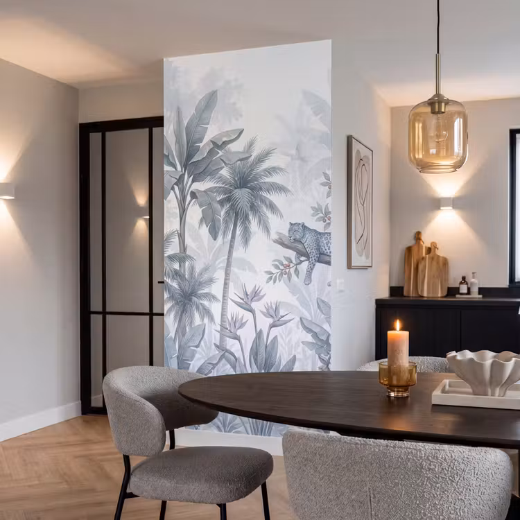 Kat - Tropisch bos - Modern - Grijs Behang Vlies klein -sfeer3