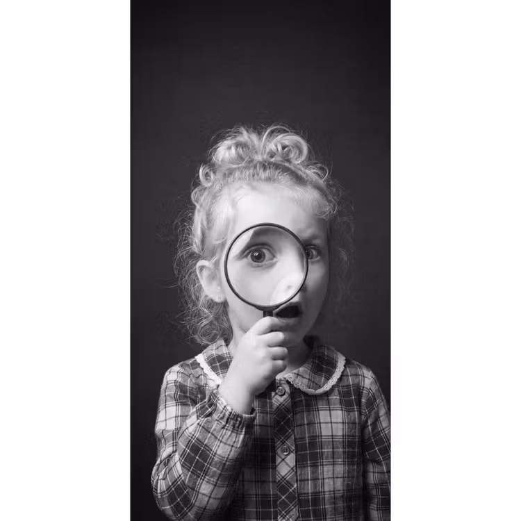 Kind - Vergrootglas - Portret - Zwart-wit Behang Vlies klein -3d_website